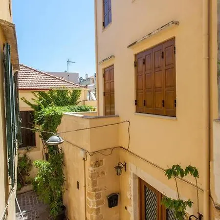 아파트 History & Culture In Old Town Chania 하니아