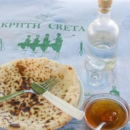 History & Culture In Old Town Chania 아파트